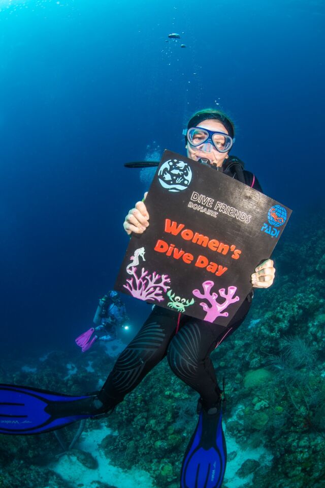 Last week, we celebrated PADI Women's Dive Day 💙, a day dedicated to recognizing and promoting the incredible contributions of women in the diving community. At Dive Friends Bonaire, we are passionate about supporting diversity and inclusion in the diving world. 

Thanks to everyone who participated and supported the celebration of female divers! A special thanks to @zestforlife.yoga  for their Breathwork workshop, which added a unique and valuable element to our celebration. 🧘‍♀️

📸 Julie Morgan 

#padiwomensdiveday #womensdiveday #bonaire #divefriendsbonaire #zestforlife #bonairereporter #padiwomen #scubawomen #scubadivingwomen #scubaphoto #scubabonaire #diversbonaire #divefriends #padi #padievent #padievents