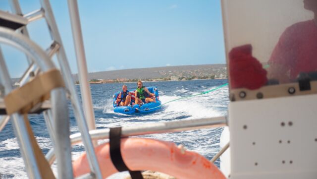 If you’re looking to bring some extra fun and excitement to your holiday, the tubing boat trip is the right choice. Jump on the tube and hold on tight, because you’ll be drifting and gliding over Bonaire’s crystal-clear waters with quite the speed!

#divefriendsbonaire #tube #bonaireactivities #tubingboat #tubingboattrip #bonaire #bonaireactivity #divefriends #fun #waterfun #wateractivity #wateractivities