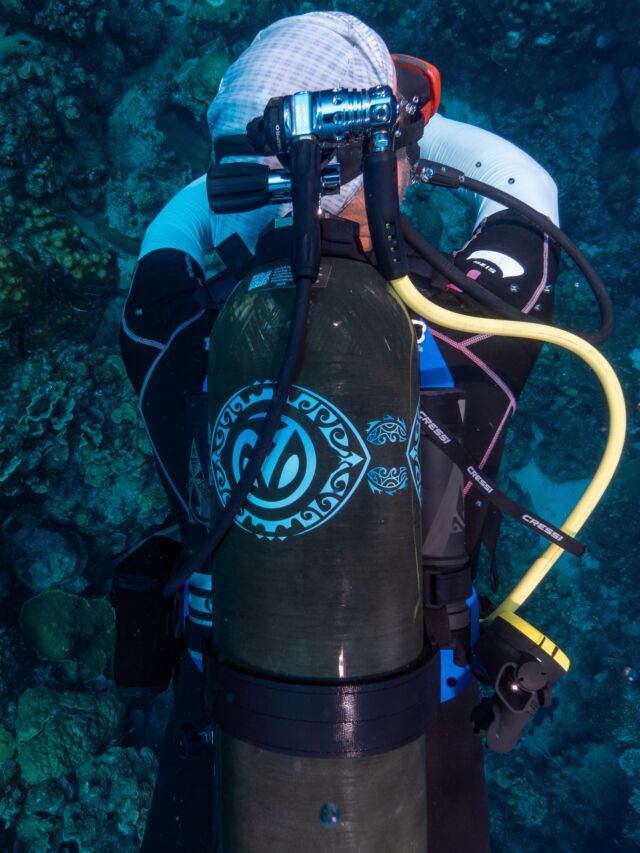 𝗪𝗲𝗶𝗴𝗵𝘁, 𝘄𝗵𝗮𝘁?
@diveavelo  lightweight tank is buoyant and can become lighter or heavier by using water from its environment. It operates by adding or removing water to maintain neutral buoyancy.

Once neutral buoyancy is achieved, it remains neutrally buoyant for long periods of time. This form of buoyancy is ultra-stable and is not affected by ascending or descending.

This concept changes everything about scuba diving. Imagine walking into the water carrying one of our lightweight systems. On the water’s surface you float because the Hydrotank is buoyant. When you are ready to dive, you press a button and water is pumped into the Hydrotank and around an inner bladder. When you feel neutrally buoyant, you stop the pump and swim down with 20-25 minutes of perfect neutral buoyancy without changing anything else. You can ascend or descend freely without feeling like you are being pulled up or down.

After 20-25 minutes you consume enough gas mass to become a little buoyant. You turn on the pump again for 20-30 seconds. The water in the Hydrotank replaces the mass of the gas you consumed, and you experience another 20-25 minutes of pure underwater Zen. Repeat until it’s time to get back on the boat (or shore).

At the end of the dive, you open a purge valve and all the water from the Hydrotank is released, you are buoyant and lightweight, making the climb back aboard a breeze.

#avelorad #avelo #diveavelo #divefriendsbonaire #bonaire #divefriends #aveloscuba #RADAvelo #divetechnology